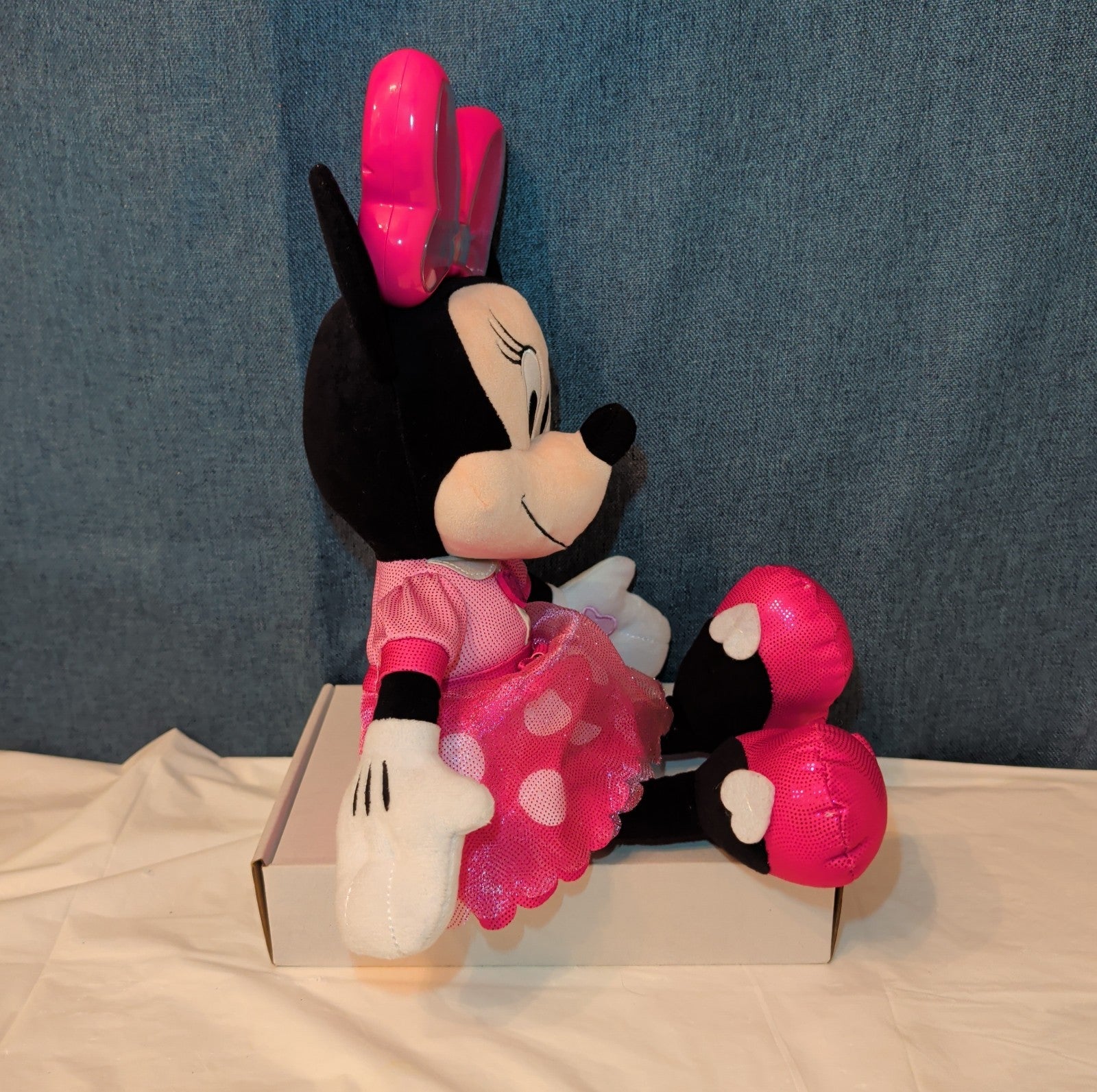 Disney Jr Colorfinity Minnie Mouse Interactive Plush 15" Light Up Talking Toy