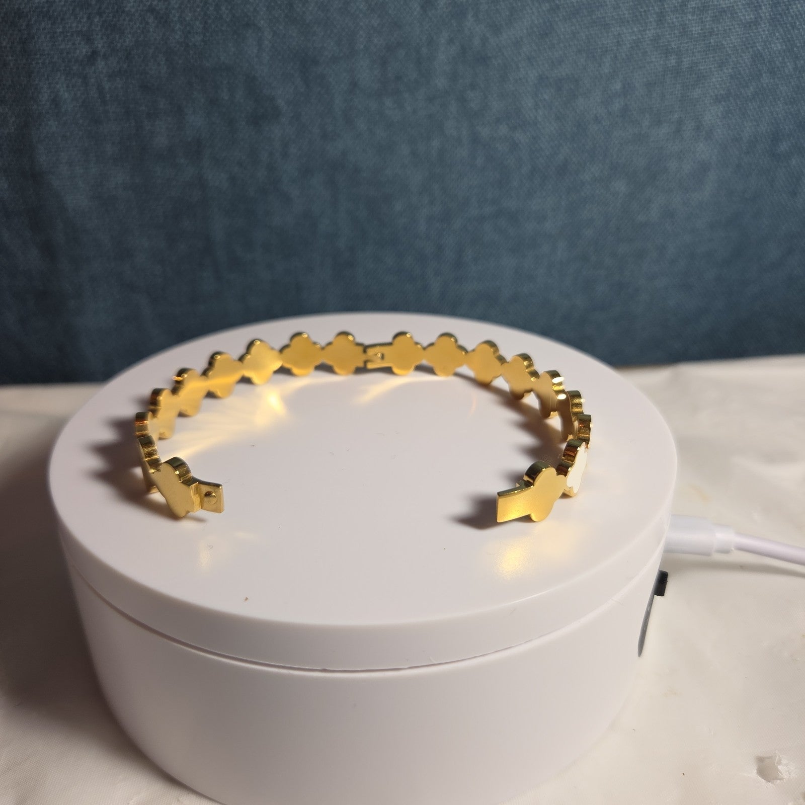 Hinged White Clover Bangle Bracelet Gold Tone Enamel