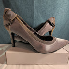 J Renee Silver Sparkly Bow Pumps 8.5 M Pointed Toe Metallic Satin