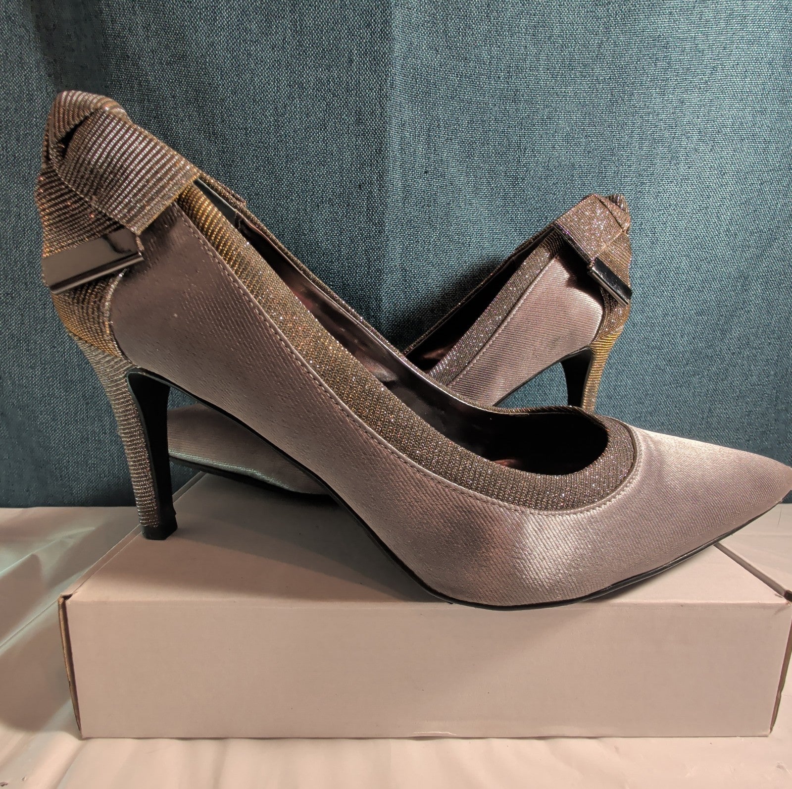 J Renee Silver Sparkly Bow Pumps 8.5 M Pointed Toe Metallic Satin