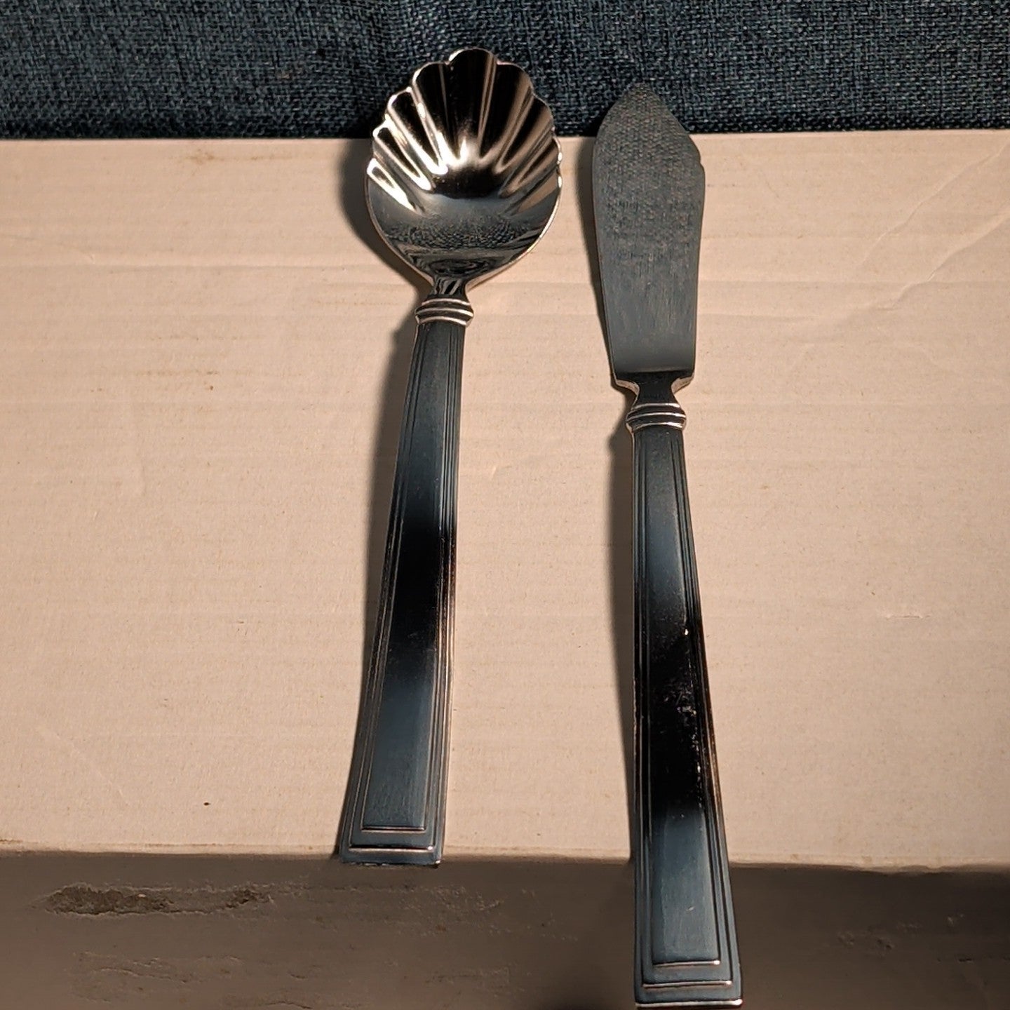 Hampton Silversmiths PORTFOLIO Sugar Spoon & Butter Knife Set | Glossy 208