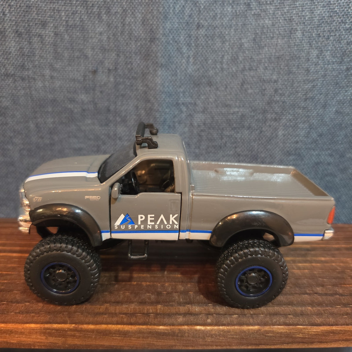 First Gear Custom Ford F-250 Lifted Peak Suspension Diecast Off-Road