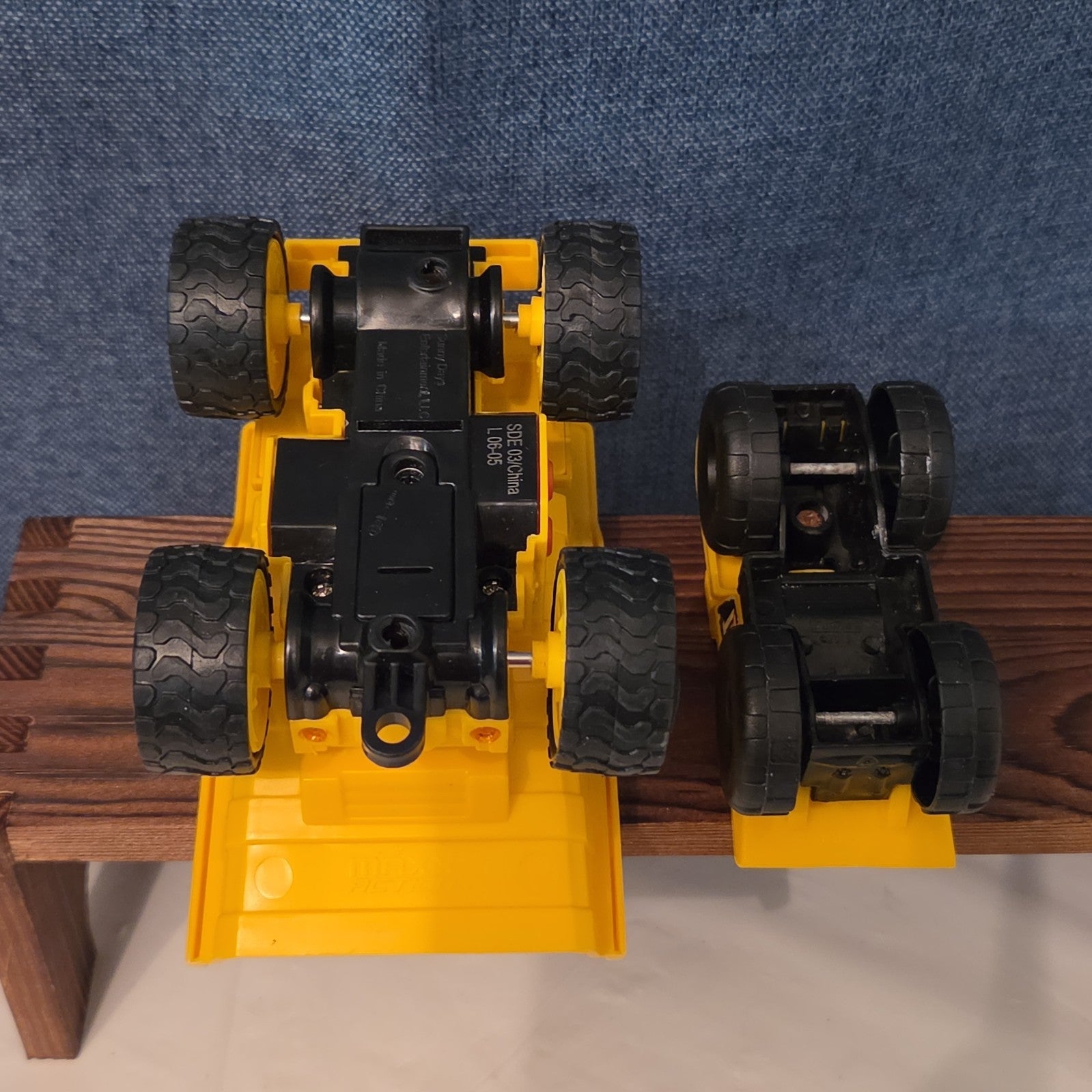 Toy Dump Truck Lot of 2 CAT & DIG 2500 Plastic Sandbox Vehicles