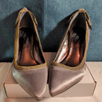 J Renee Silver Sparkly Bow Pumps 8.5 M Pointed Toe Metallic Satin