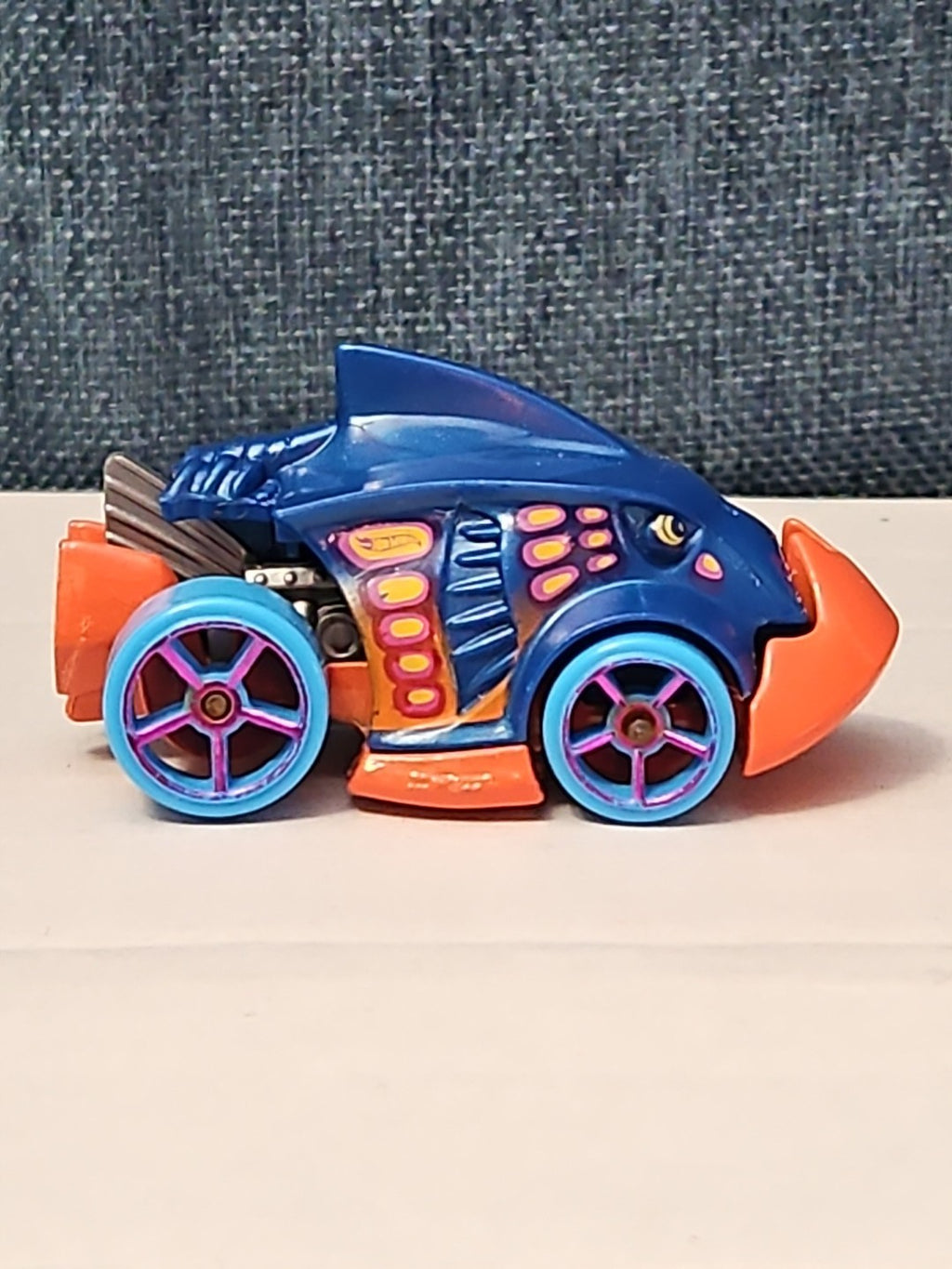 Hot Wheels Piranha Terror | 2013 First Edition | Blue & Orange Creature Car