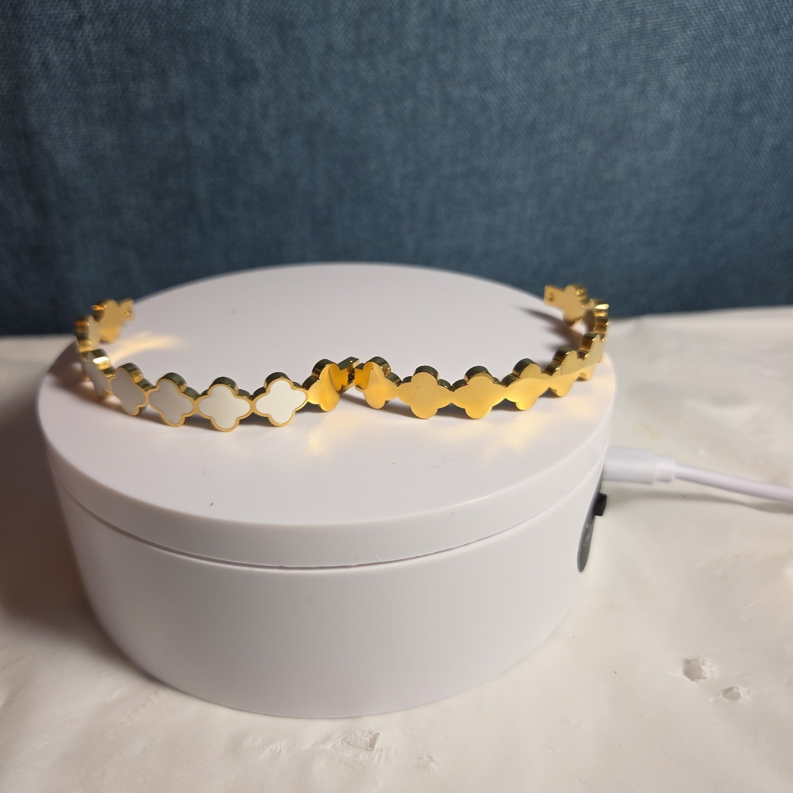 Hinged White Clover Bangle Bracelet Gold Tone Enamel