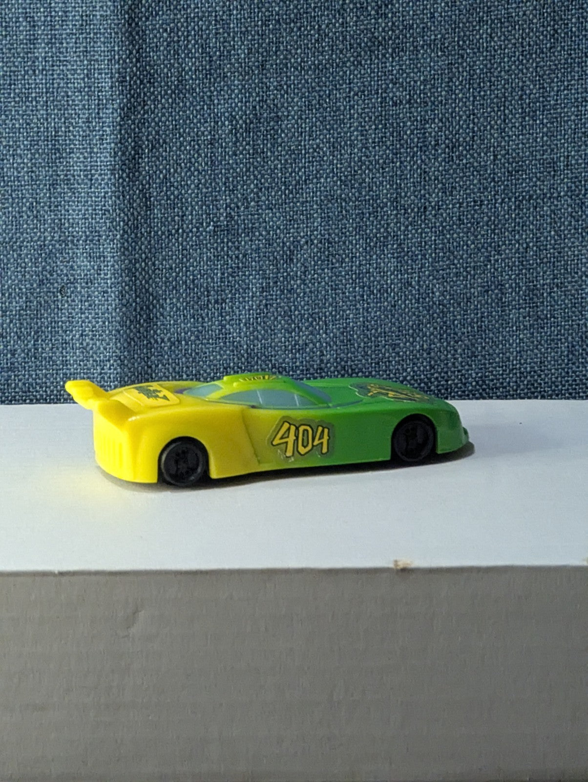 NASCAR Racers STUNTS #404 Fastex Car 2001 McDonald's Wendy's Pullback Toy