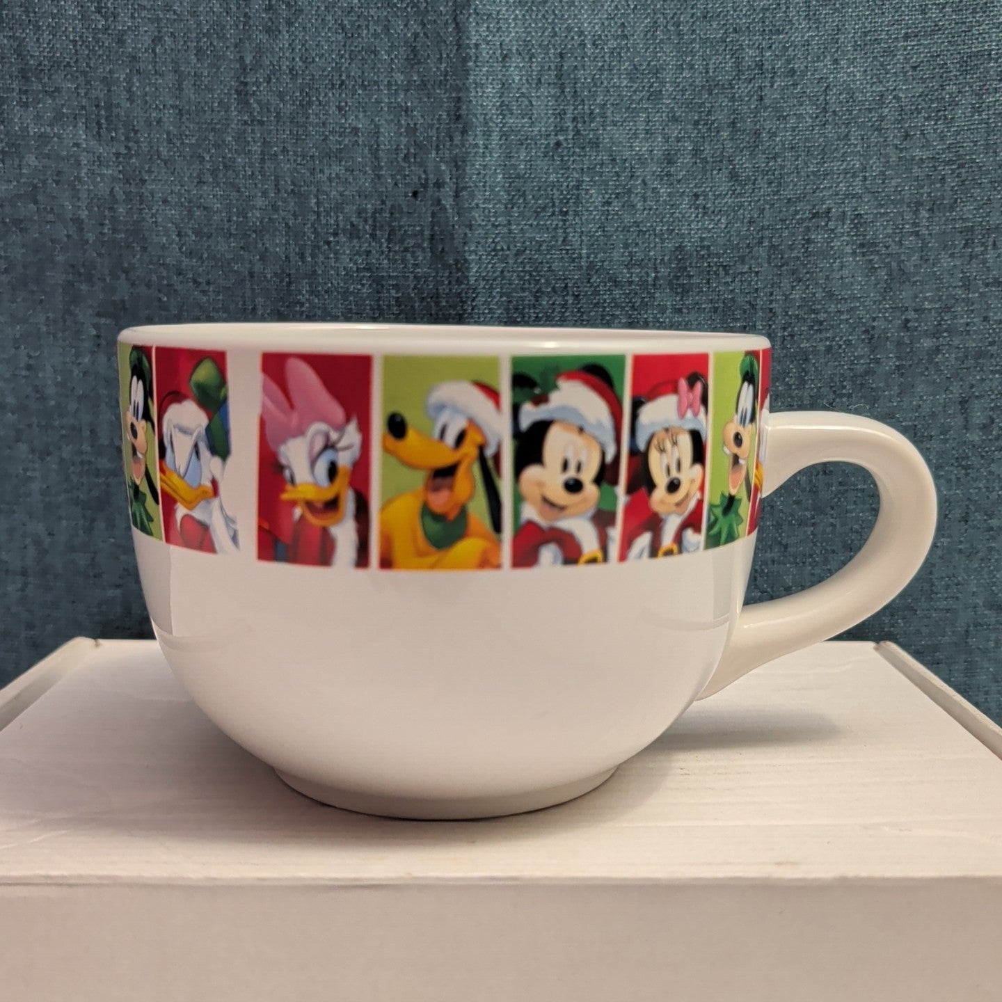 Disney Christmas Jumbo Mug Mickey Minnie Donald Goofy Pluto Galerie Oversized