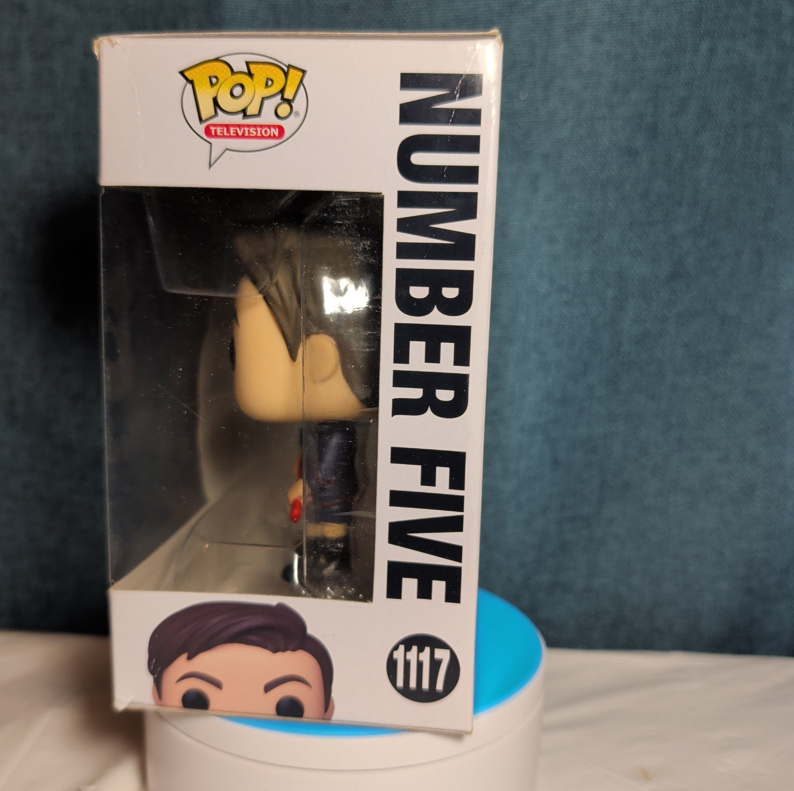 Funko Pop Television Umbrella Academy Number Five 1117 Vinyl in Box w Protector