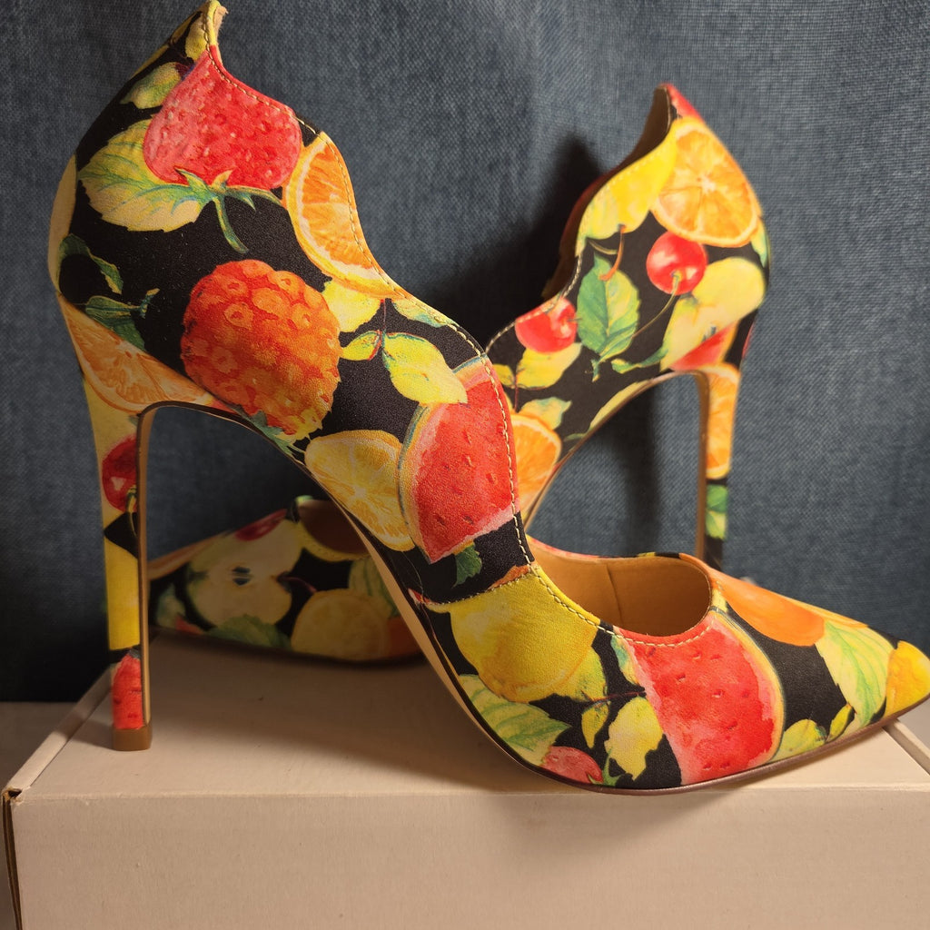Liliana Fruit Print Pumps 8.5 Scalloped Stiletto Heels Watercolor Fruit Salad