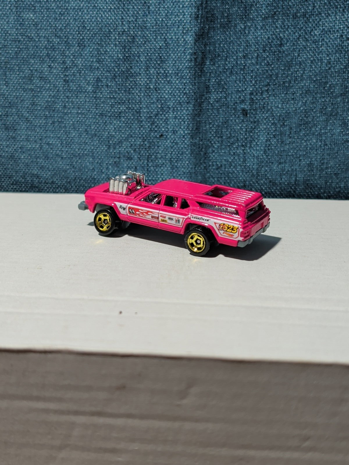 Hot Wheels Cruise Bruiser Pink | 2015 HW Wagons Demolition Derby | Loose Diecast