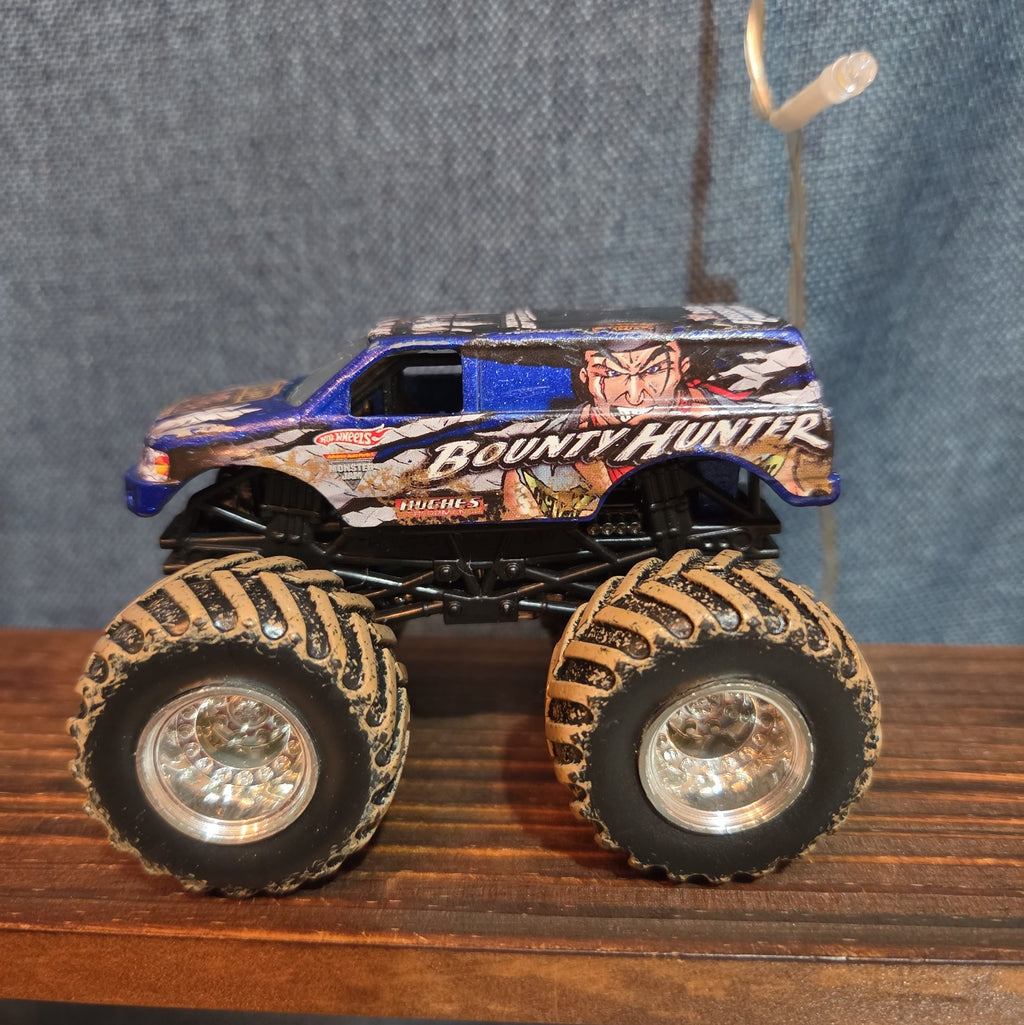 Hot Wheels Monster Jam Bounty Hunter Mud Treads Diecast 2012