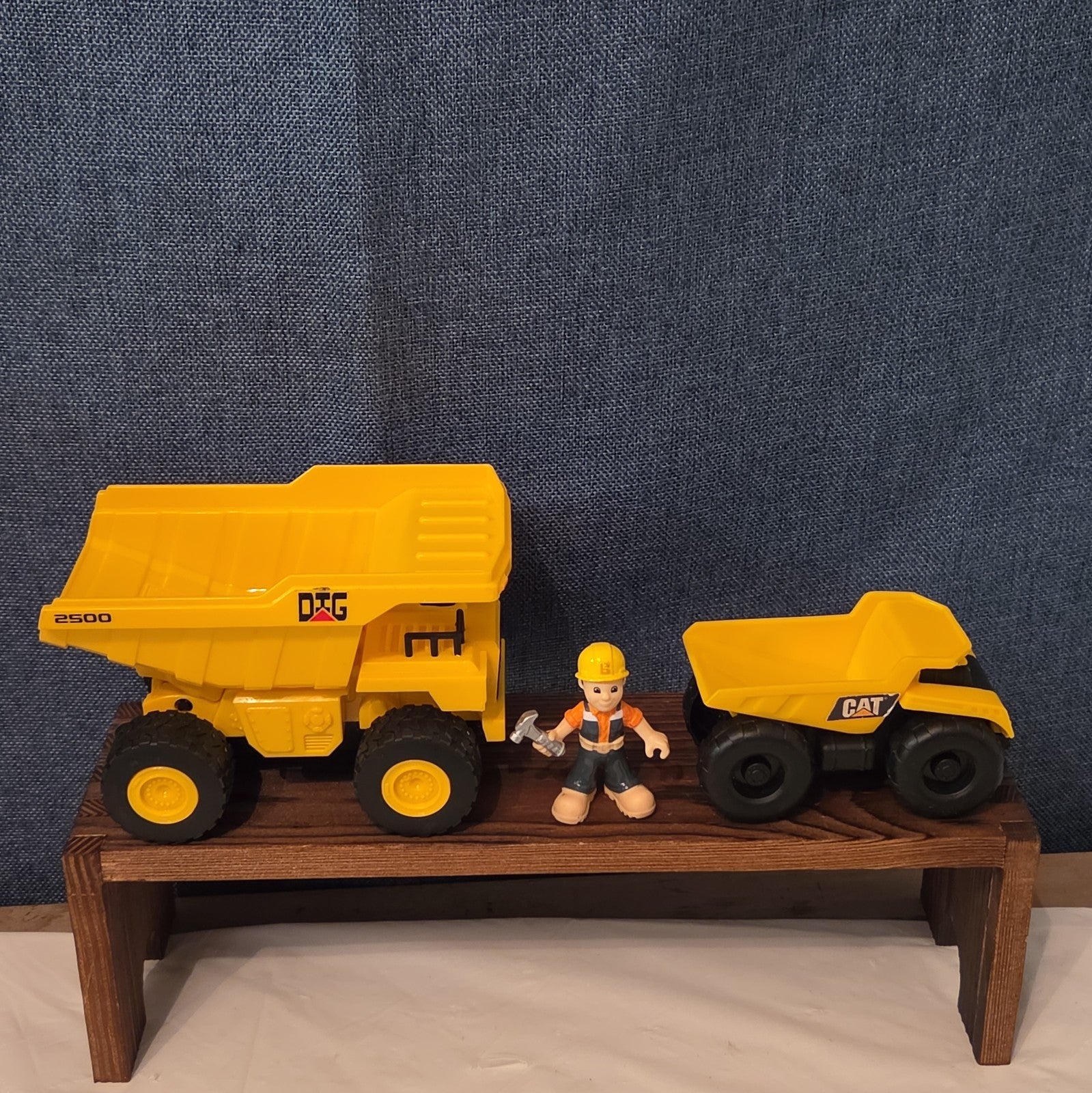 Toy Dump Truck Lot of 2 CAT & DIG 2500 Plastic Sandbox Vehicles