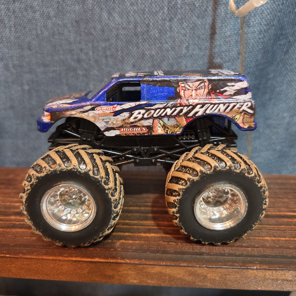 Hot Wheels Monster Jam Bounty Hunter Mud Treads Diecast 2012