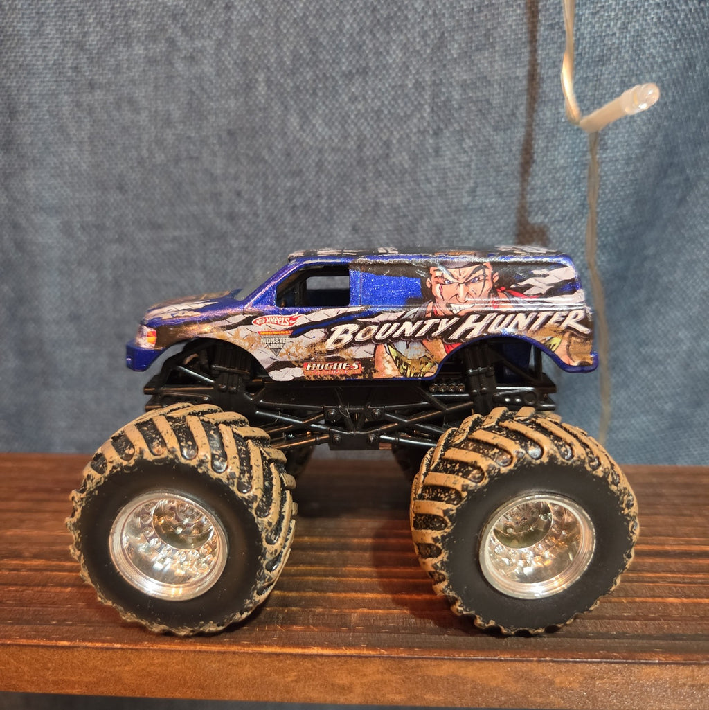 Hot Wheels Monster Jam Bounty Hunter Mud Treads Diecast 2012