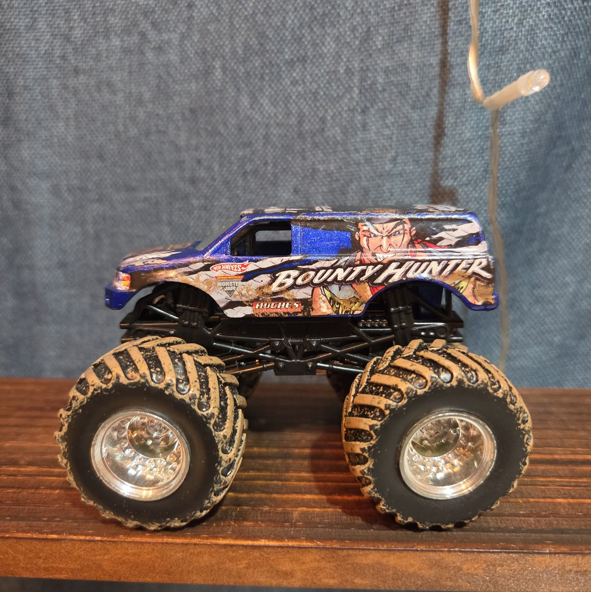 Hot Wheels Monster Jam Bounty Hunter Mud Treads Diecast 2012