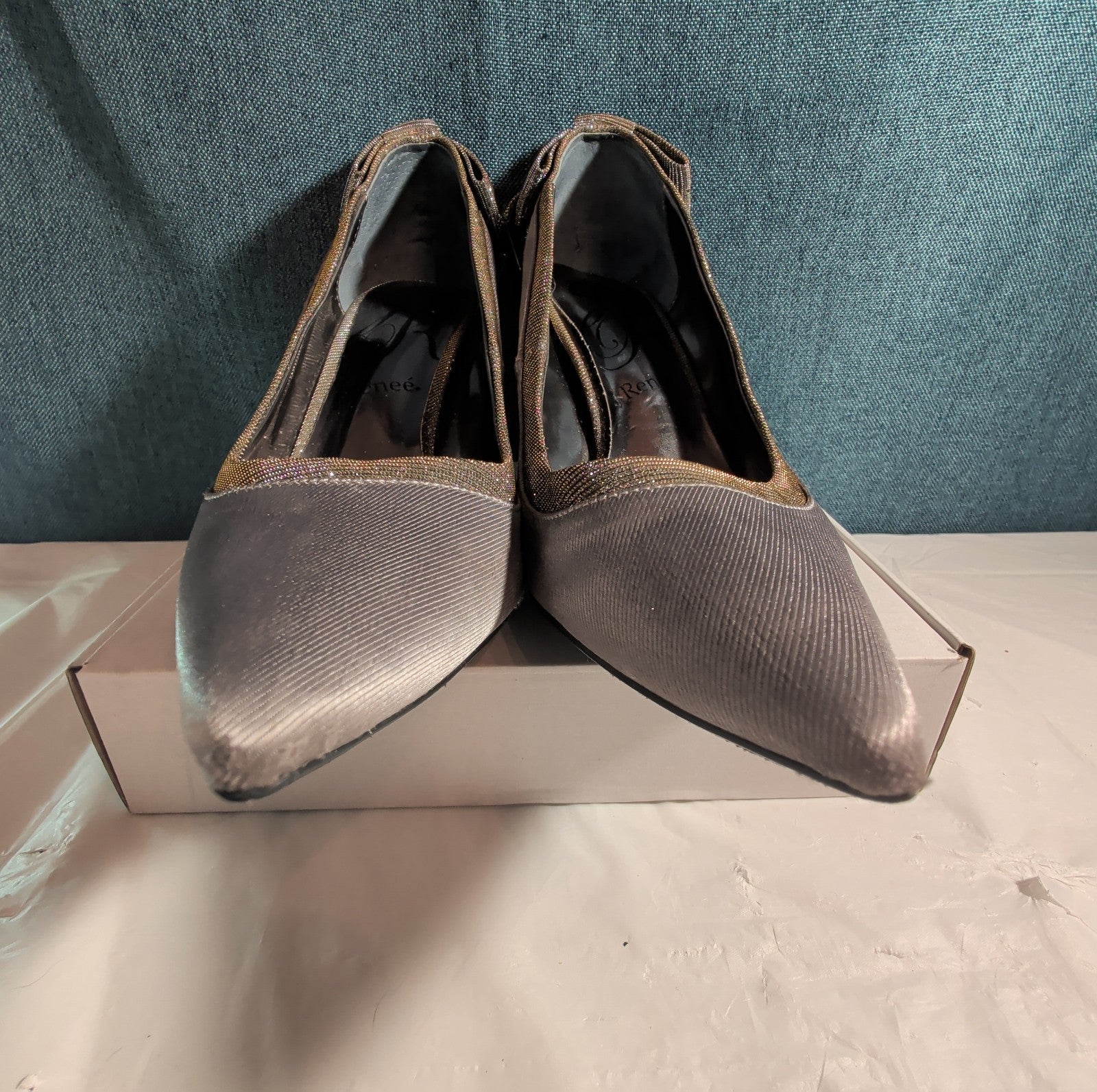 J Renee Silver Sparkly Bow Pumps 8.5 M Pointed Toe Metallic Satin