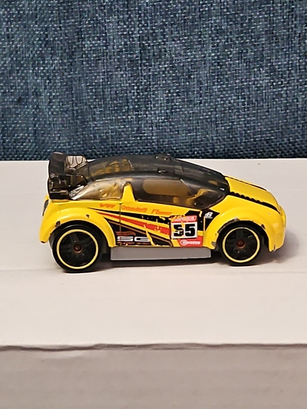 Hot Wheels Super Gnat | 2013 HW Stunt Track Aces | Yellow #55 Race Car