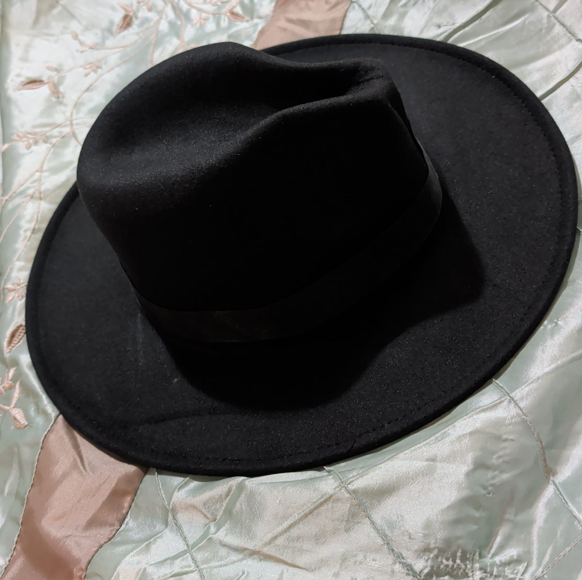 Cutely Covered Pink Bottom Black Cowboy Hat Felt Wide Brim Fedora Medium Used