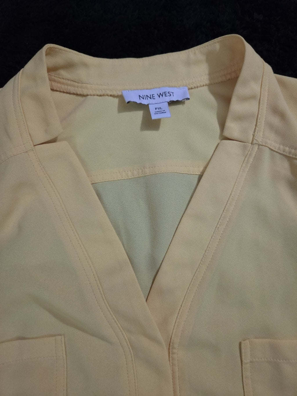 Nine West Petite XL PXL Yellow V-Neck Blouse Career Long Sleeve Pockets Popover