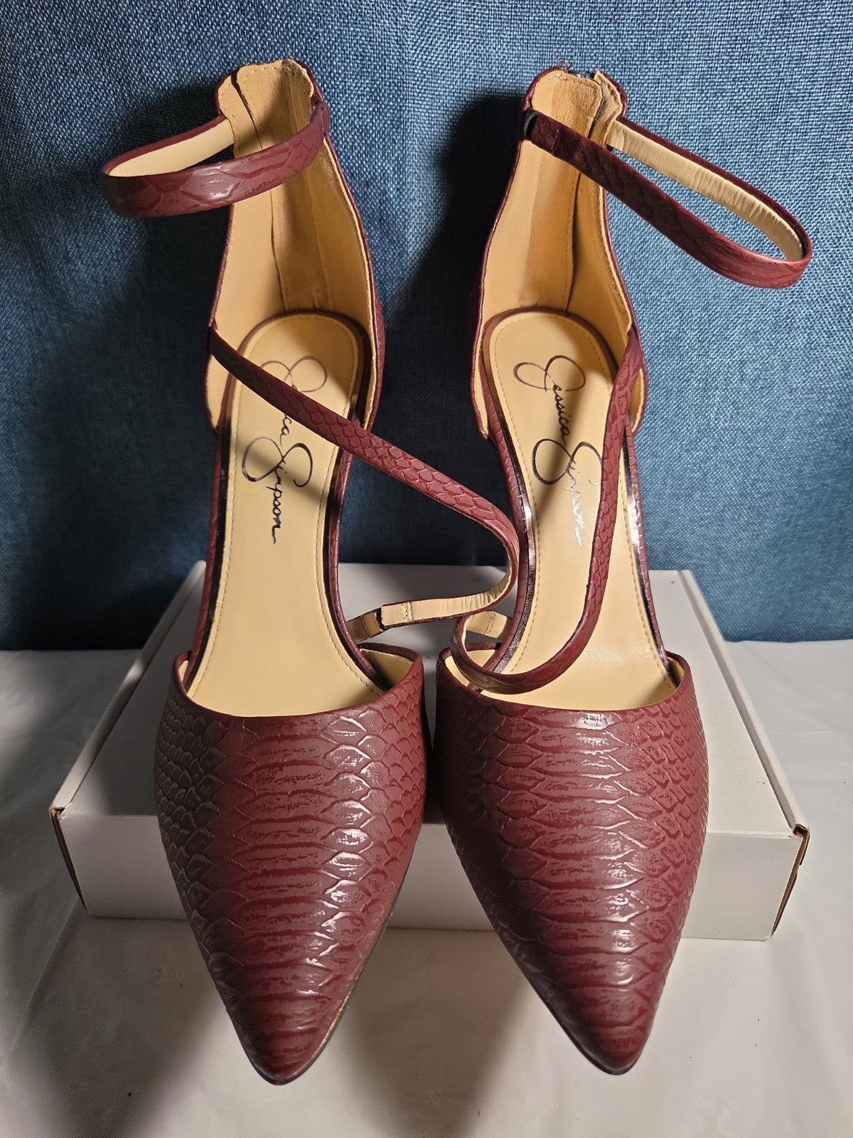 Jessica Simpson Wine Snakeskin Pumps 9M Ankle Strap Pointed Toe Zipper Heels 40