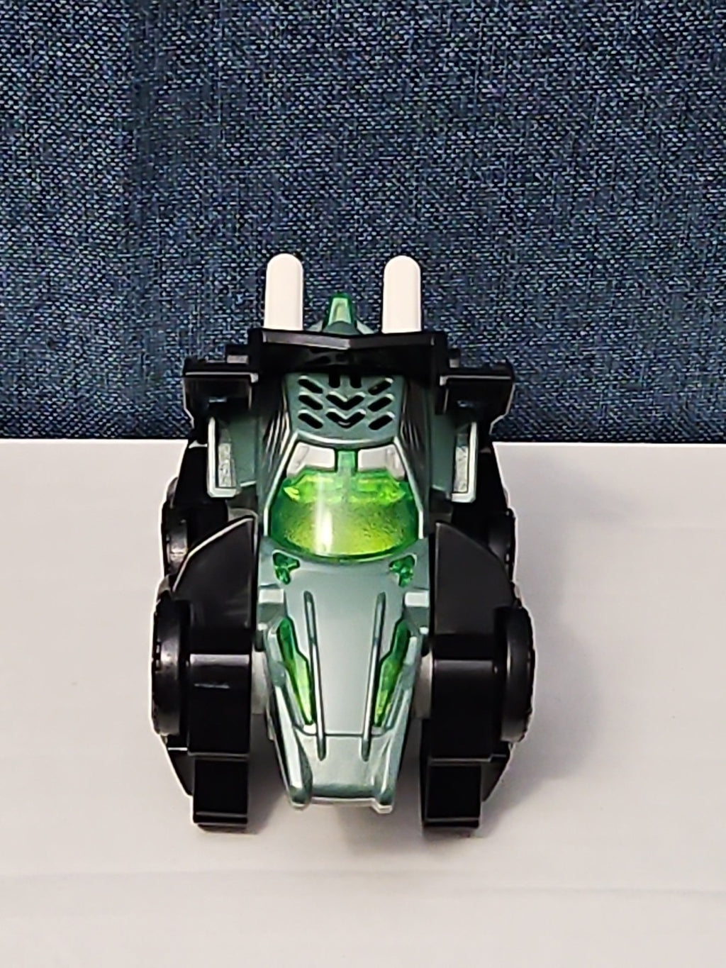 VTech Switch & Go Dinos Turbo Triceratops Transforming Race Car | Friction Motor