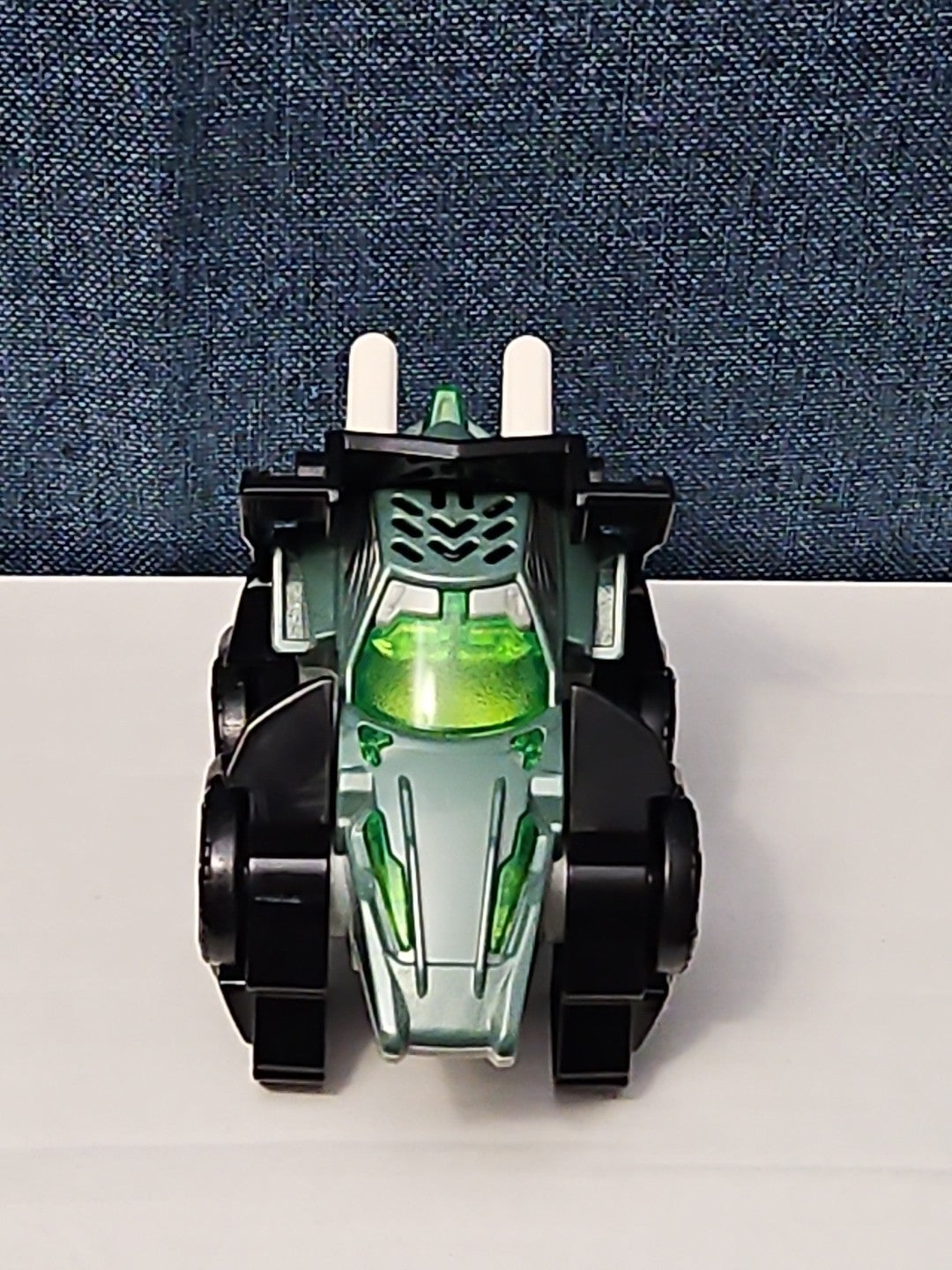 VTech Switch & Go Dinos Turbo Triceratops Transforming Race Car | Friction Motor