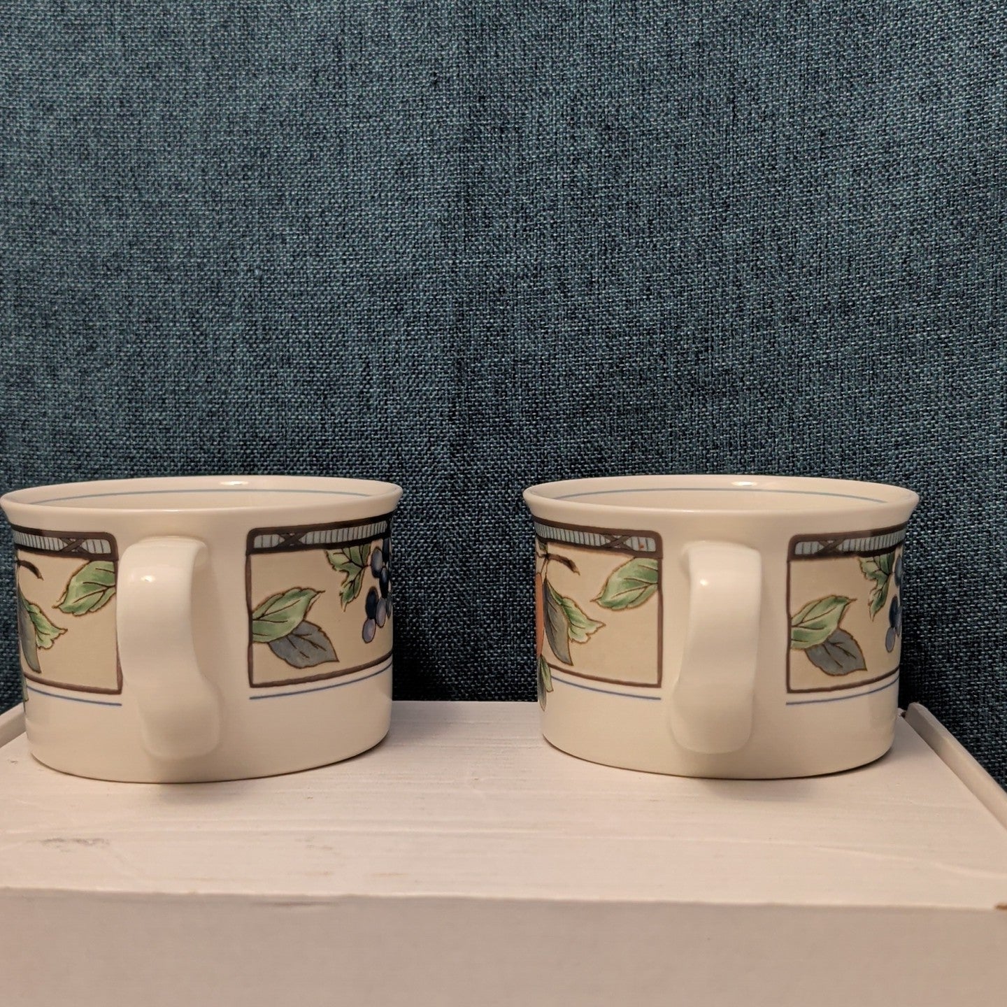 Set of 2 Mikasa Intaglio GARDEN HARVEST Cups | CAC29 8oz Flat Mugs | Vintage 90s