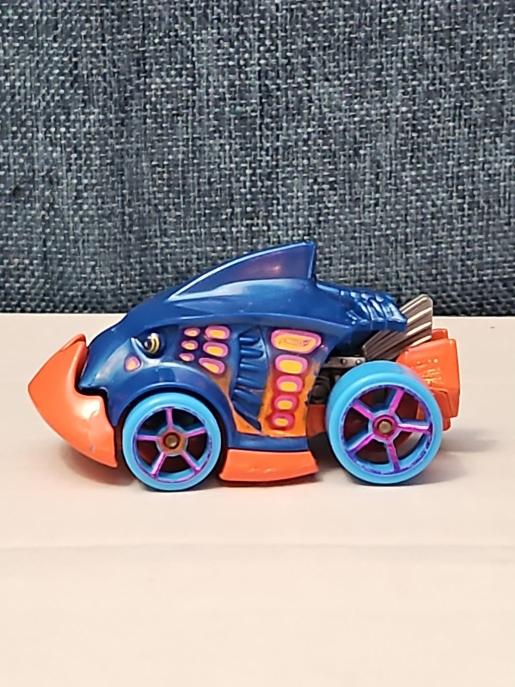 Hot Wheels Piranha Terror | 2013 First Edition | Blue & Orange Creature Car