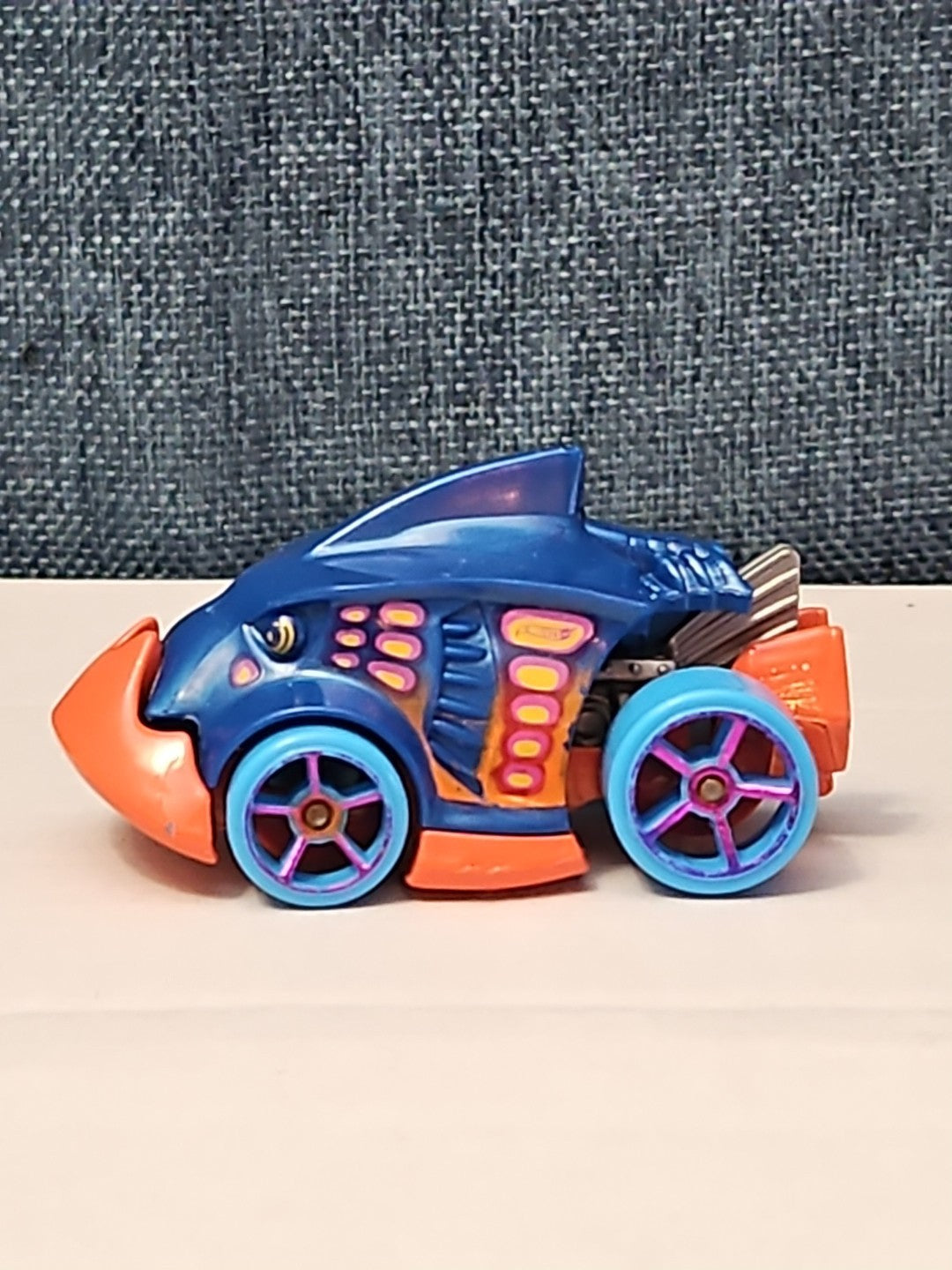 Hot Wheels Piranha Terror | 2013 First Edition | Blue & Orange Creature Car