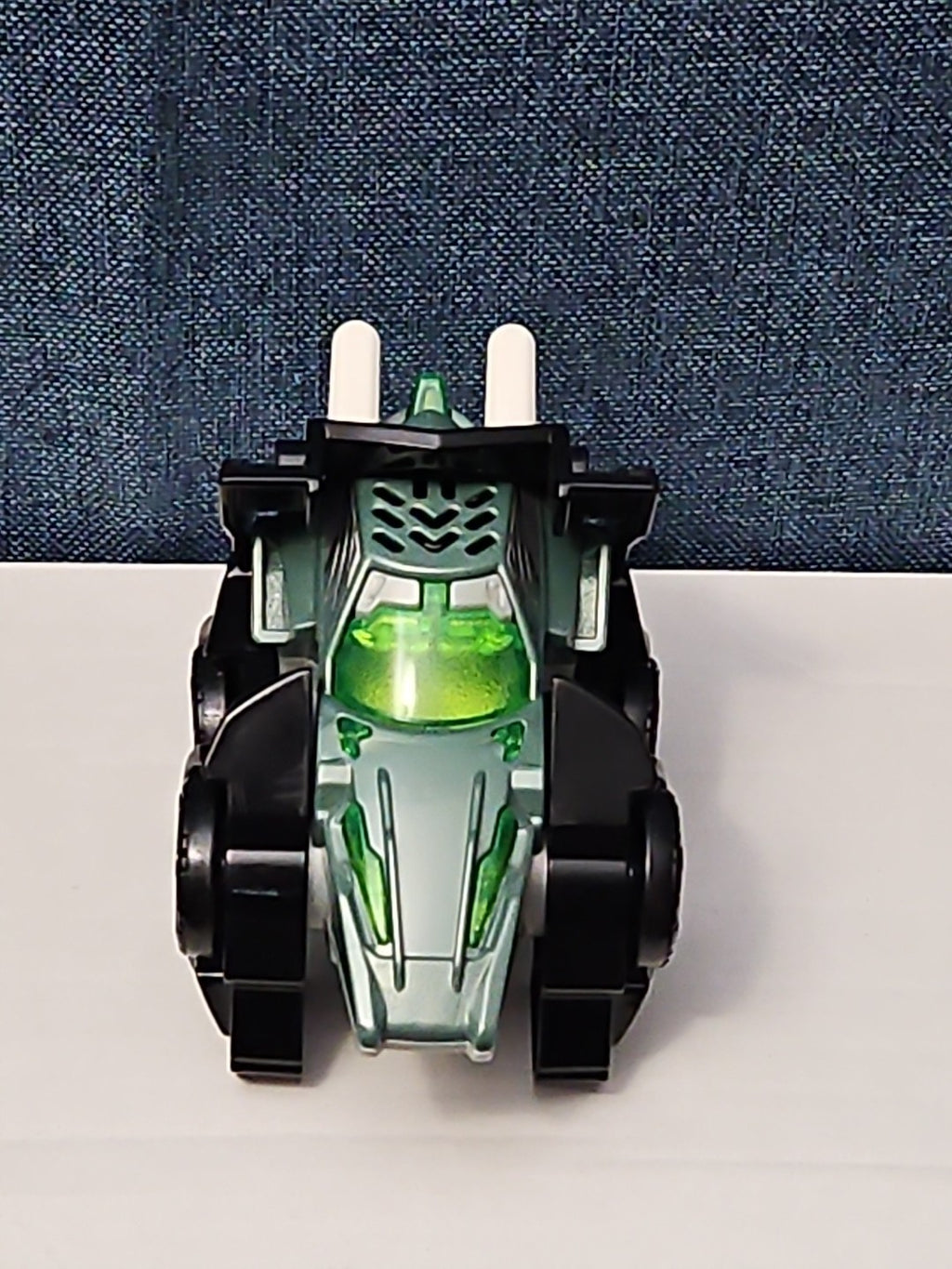 VTech Switch & Go Dinos Turbo Triceratops Transforming Race Car | Friction Motor