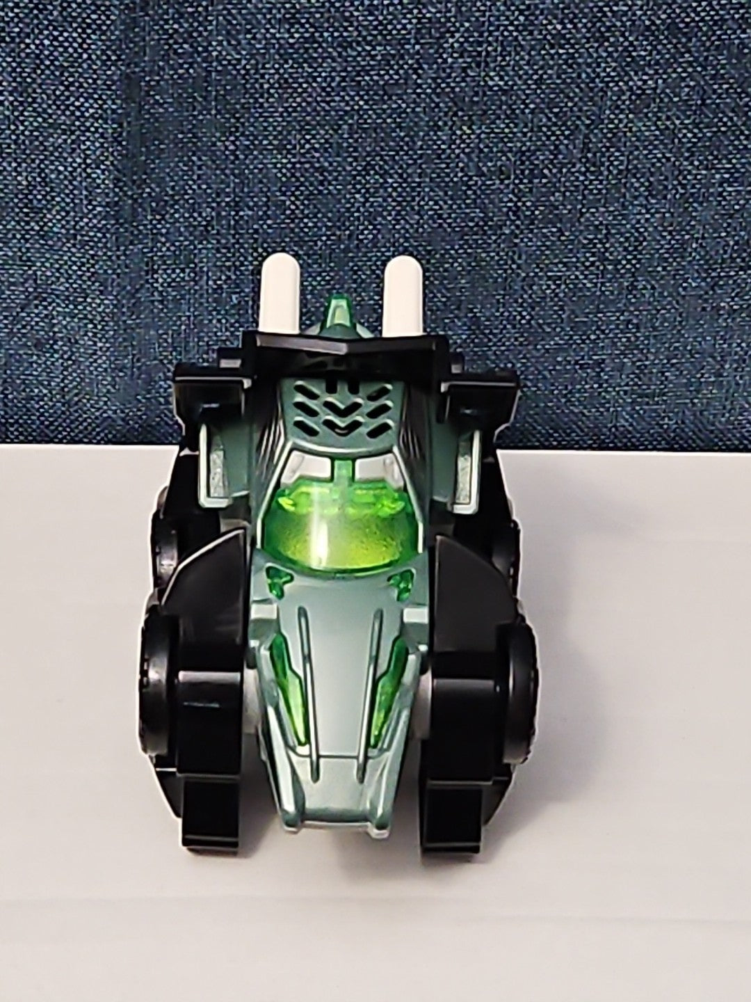 VTech Switch & Go Dinos Turbo Triceratops Transforming Race Car | Friction Motor