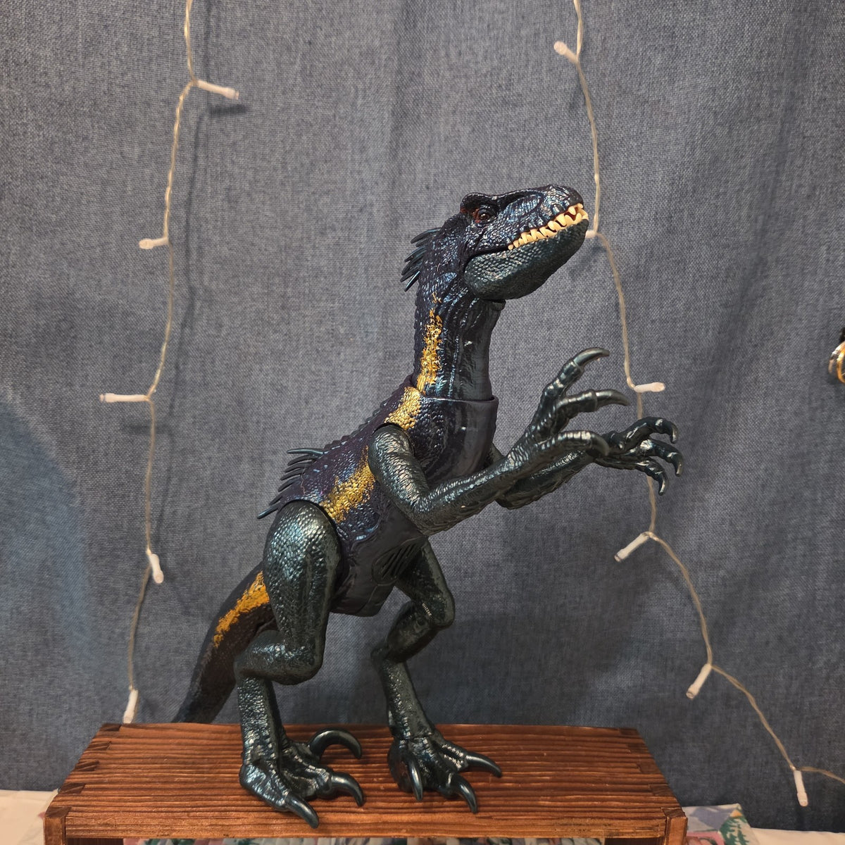 Mattel Jurassic World Indoraptor Action Figure Posable Toy