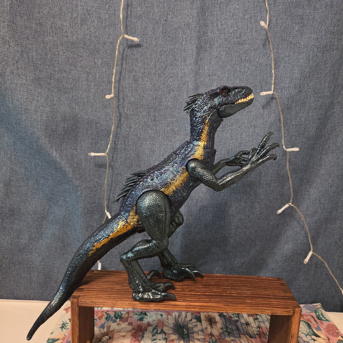 Mattel Jurassic World Indoraptor Action Figure Posable Toy