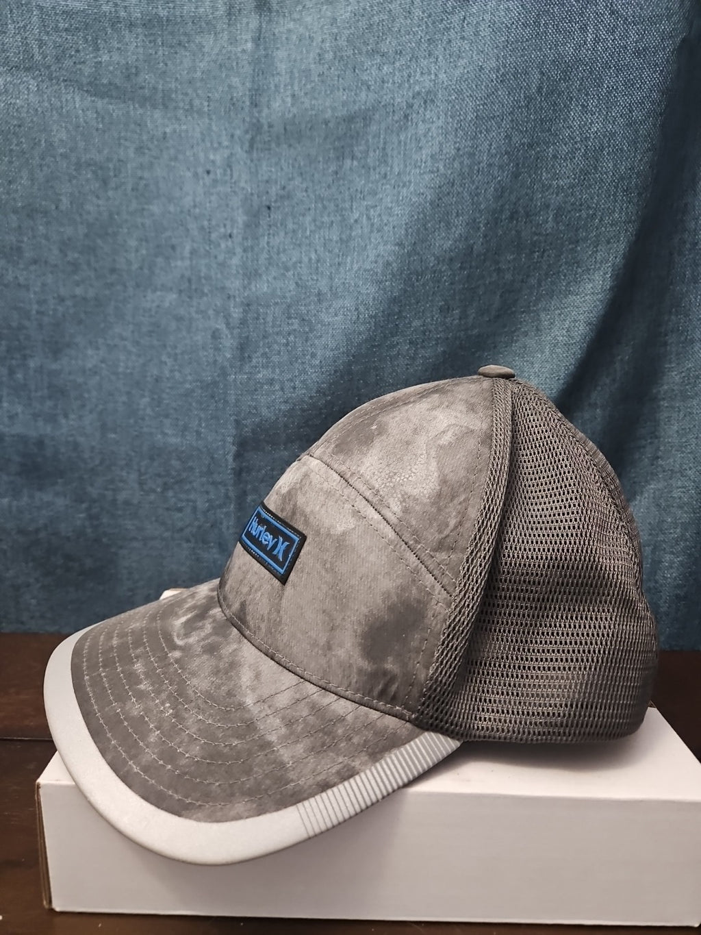 Hurley Flex-Fit Mission Trucker Hat Cap Size L/XL Gray Mesh Performance Surf
