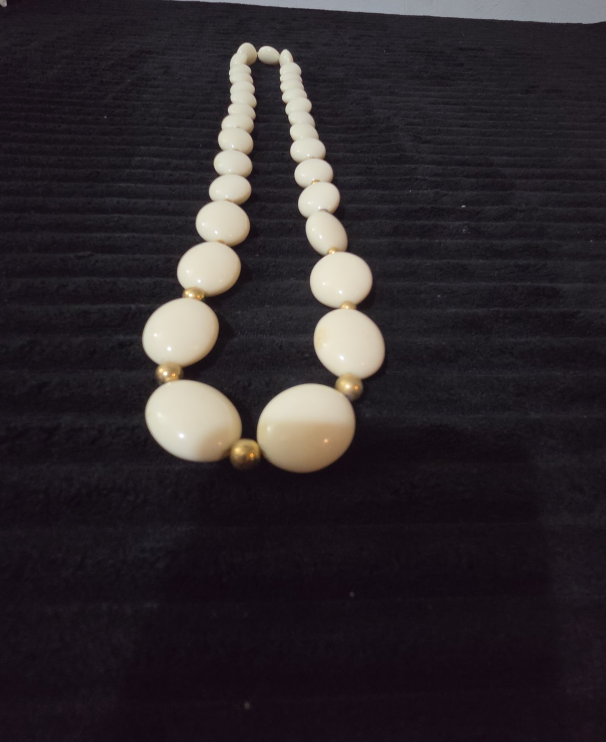 Vintage Cream Lucite Bead Necklace Graduated Flat Oval Disc Chain 32" No Clasp