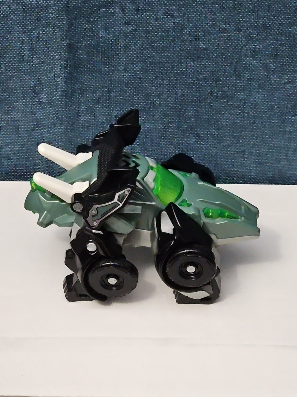 VTech Switch & Go Dinos Turbo Triceratops Transforming Race Car | Friction Motor