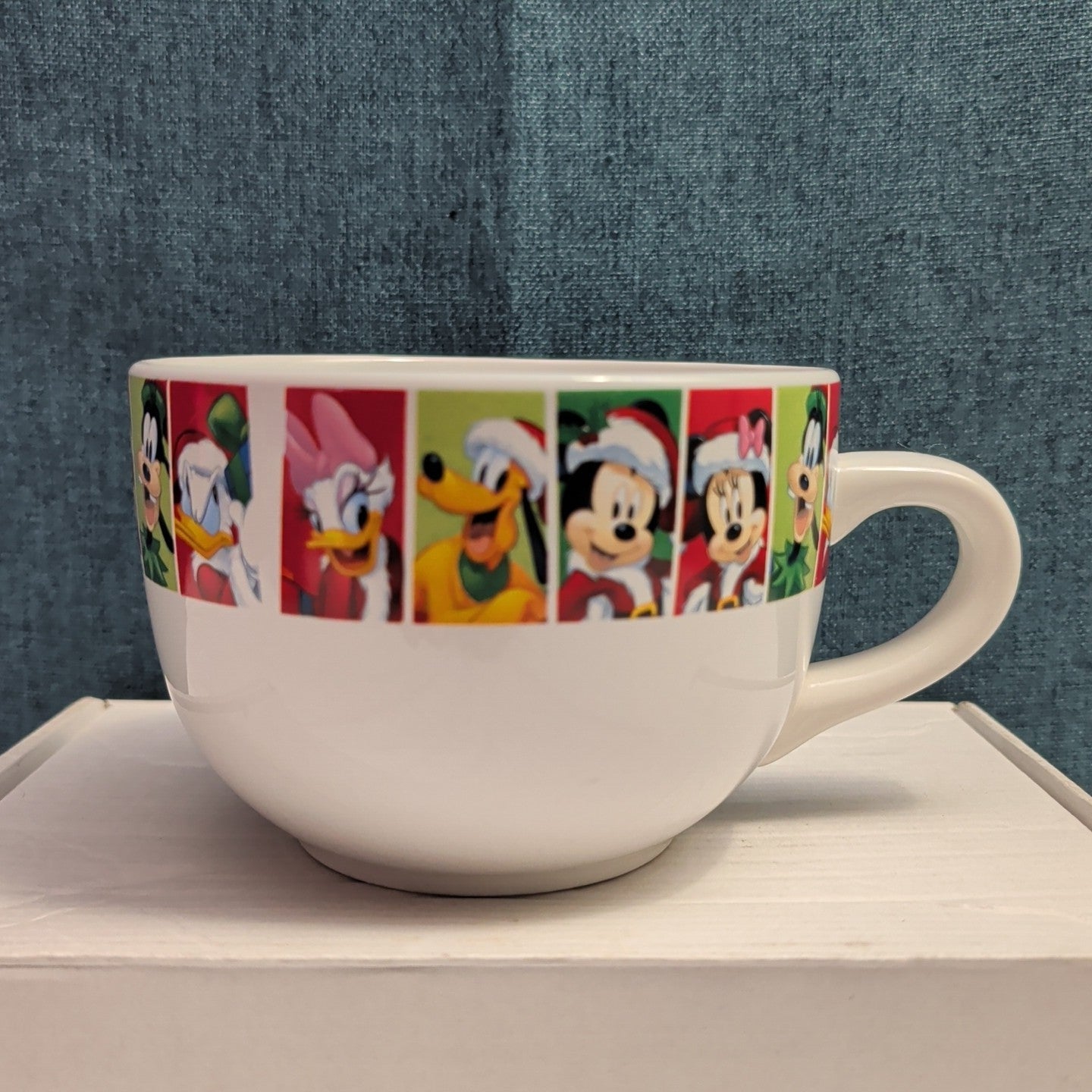 Disney Christmas Jumbo Mug Mickey Minnie Donald Goofy Pluto Galerie Oversized