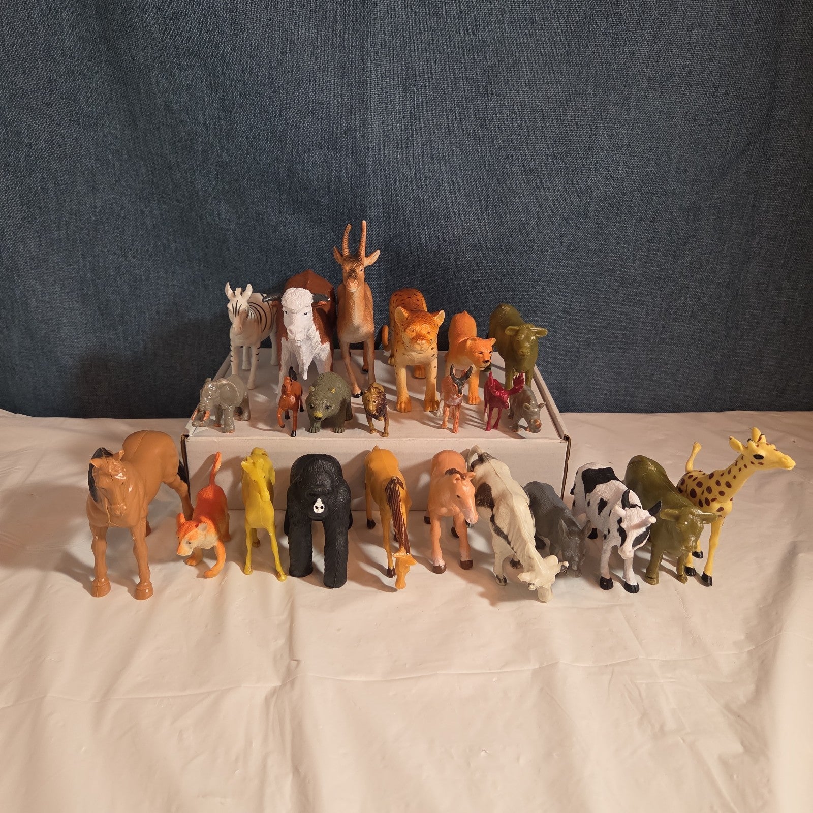 Plastic Animal Figures Toy Lot 24pc Safari Farm Zoo Animals