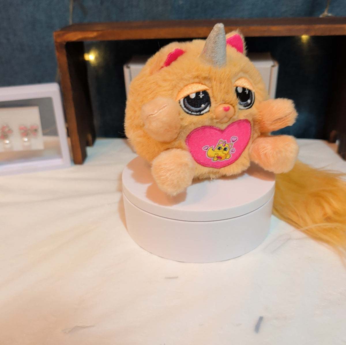 Zuru Rainbocorns Kittycorn Clover w/wings Surprise w/long furry beige tail