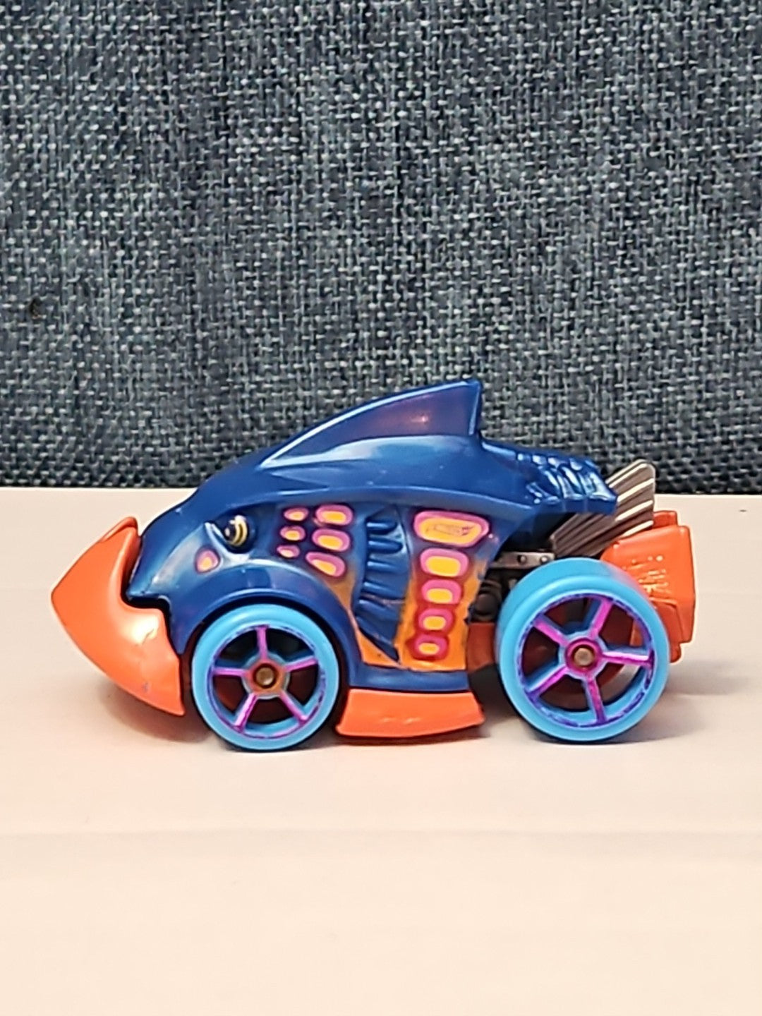 Hot Wheels Piranha Terror | 2013 First Edition | Blue & Orange Creature Car