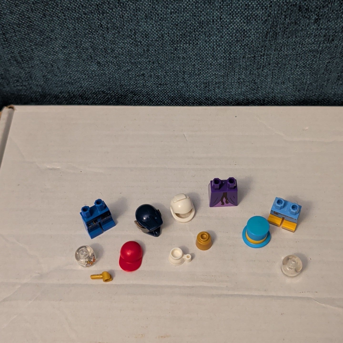 LEGO Minifigure Parts | Accessories GOLDFISH HEAD Hand Top Hat | Helmet Unique!