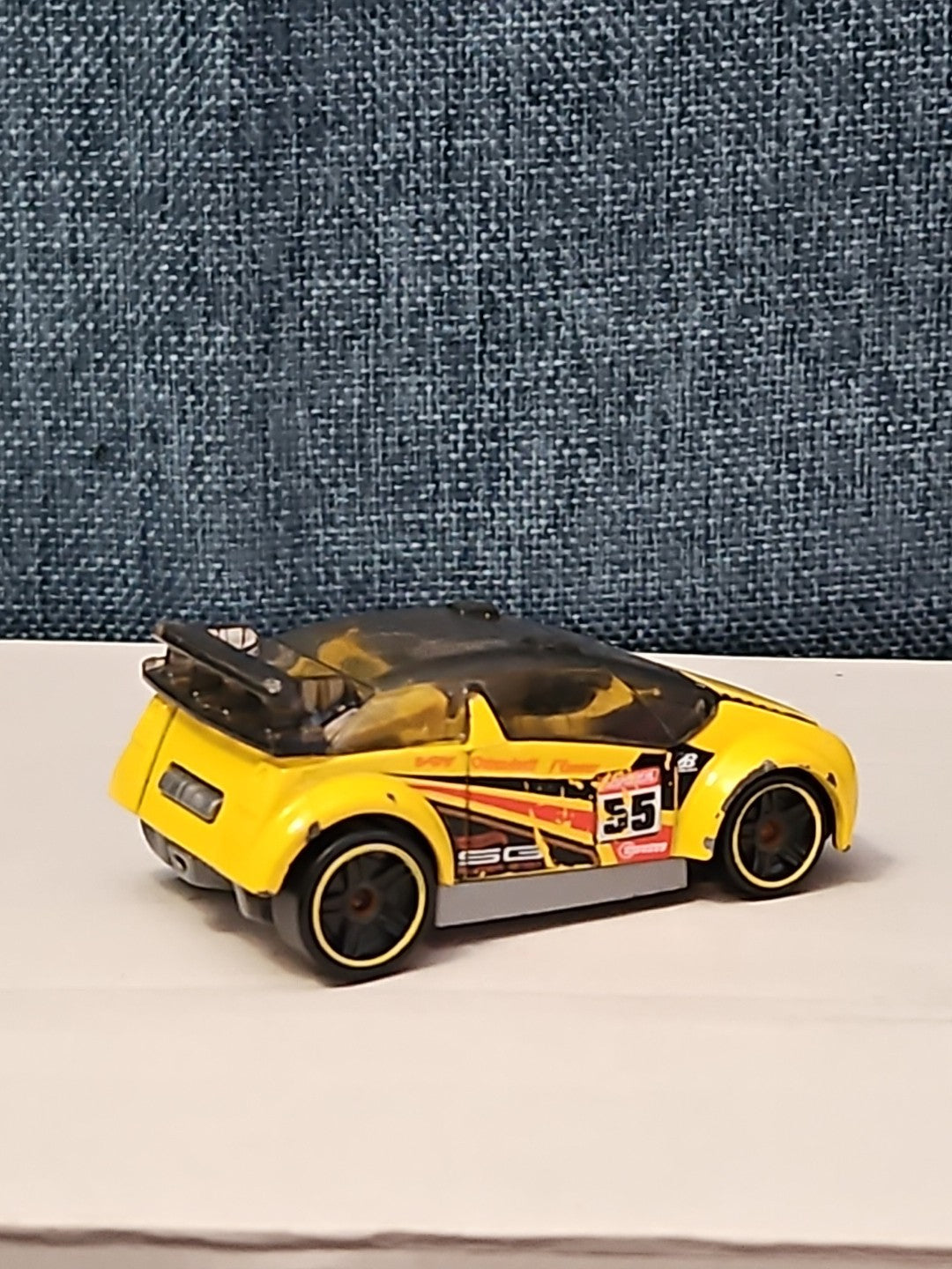 Hot Wheels Super Gnat | 2013 HW Stunt Track Aces | Yellow #55 Race Car