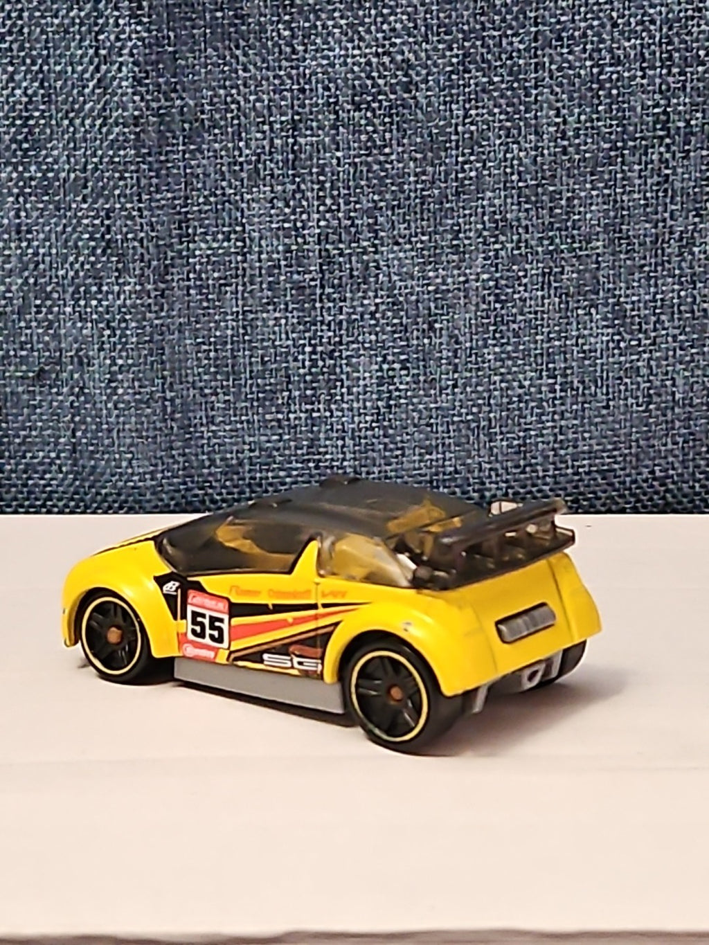 Hot Wheels Super Gnat | 2013 HW Stunt Track Aces | Yellow #55 Race Car