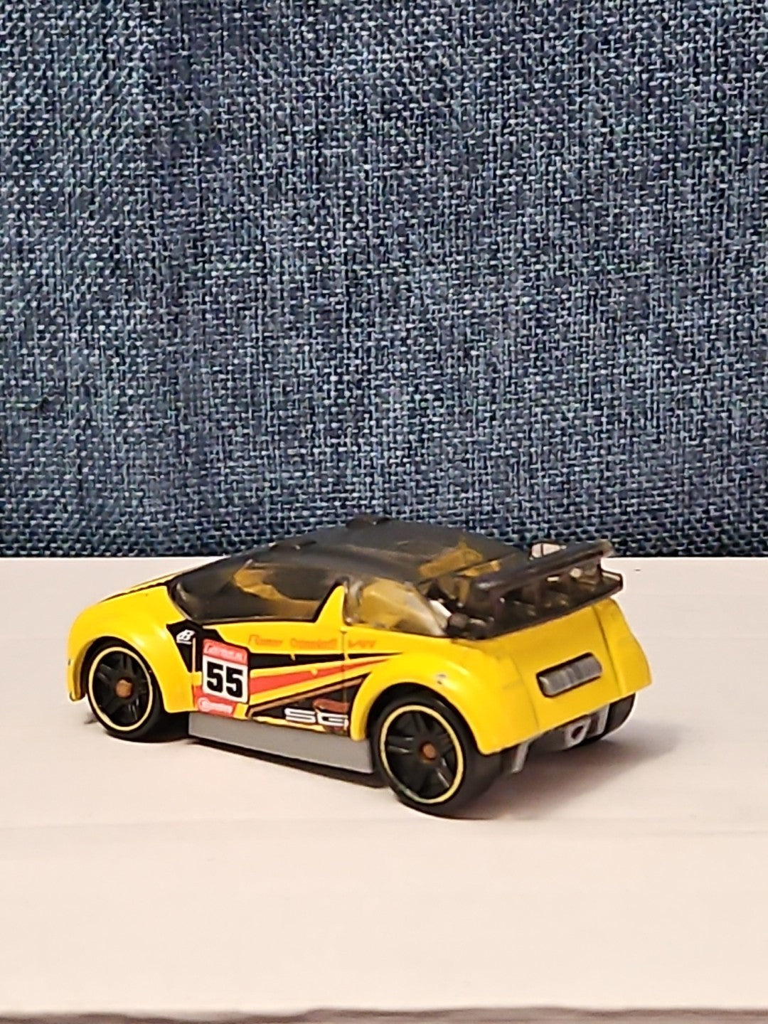 Hot Wheels Super Gnat | 2013 HW Stunt Track Aces | Yellow #55 Race Car