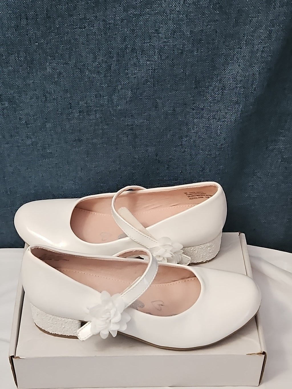 Olive & Edie Girls White Patent Heidie Pump Size 2 | Sparkly Glitter Heel Mary J