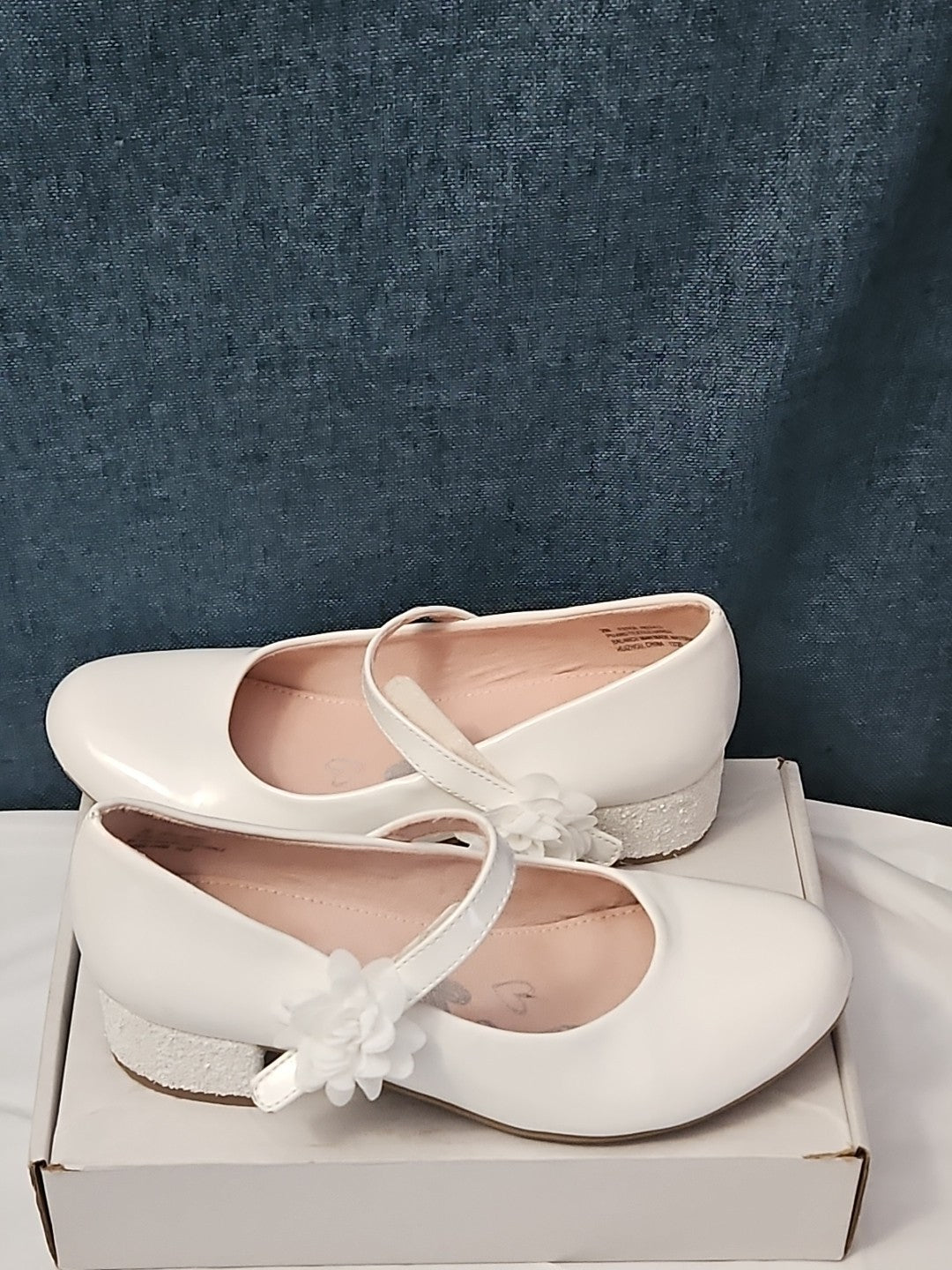 Olive & Edie Girls White Patent Heidie Pump Size 2 | Sparkly Glitter Heel Mary J