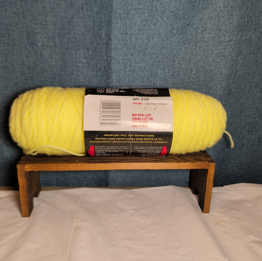 Red Heart Super Saver Pale Yellow 8oz Acrylic Yarn Worsted NWT E300