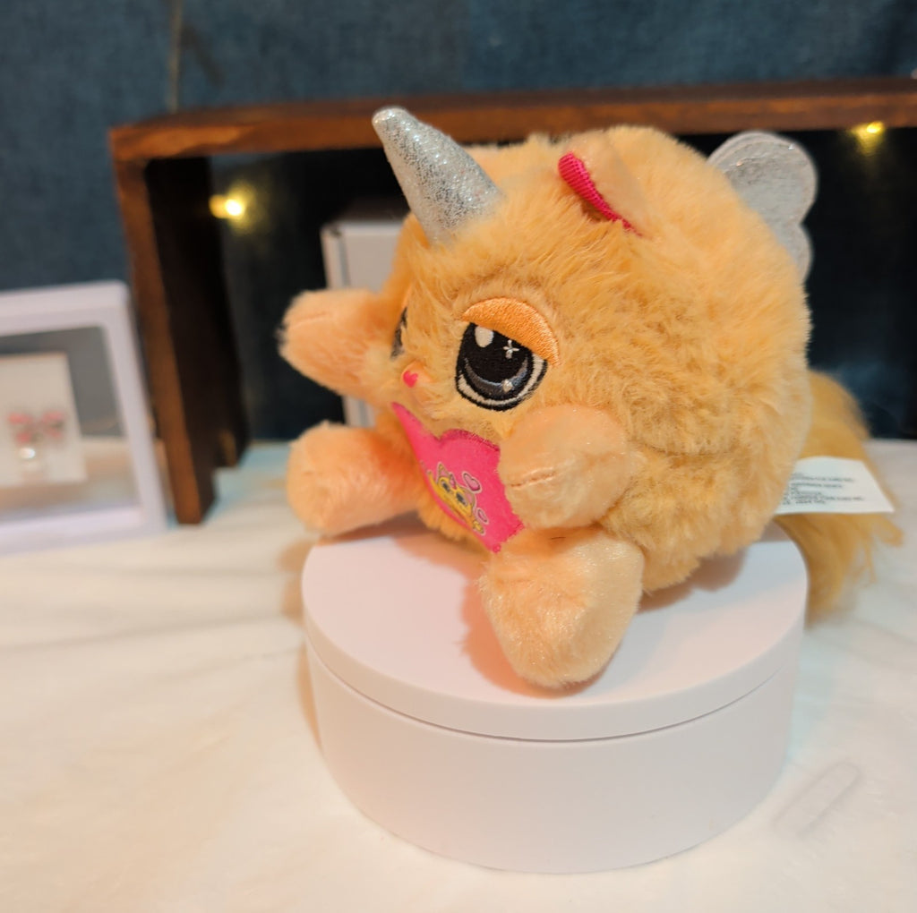 Zuru Rainbocorns Kittycorn Clover w/wings Surprise w/long furry beige tail