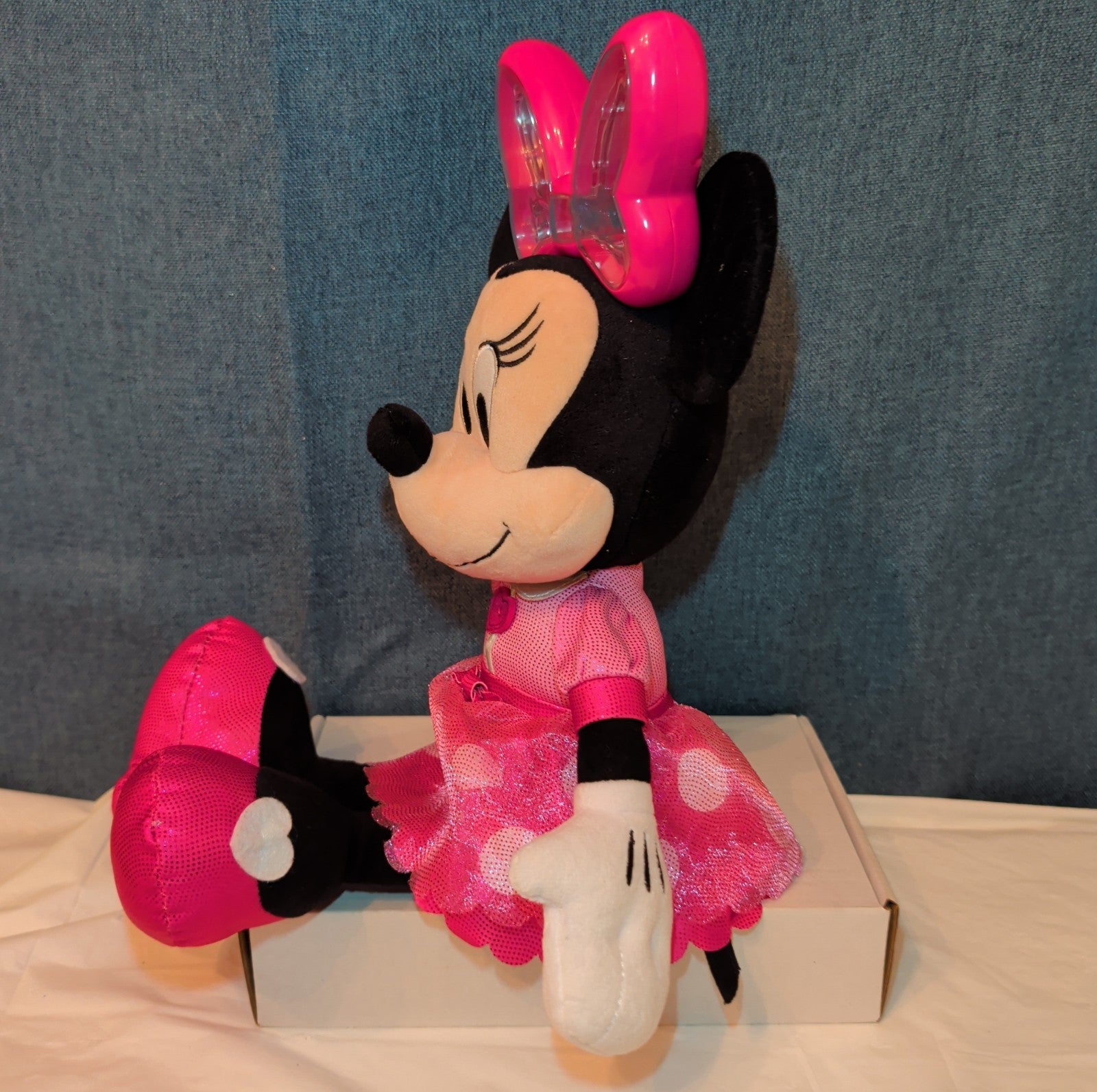 Disney Jr Colorfinity Minnie Mouse Interactive Plush 15" Light Up Talking Toy